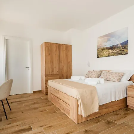 Couette-café Dimora Dei Cedri 3*